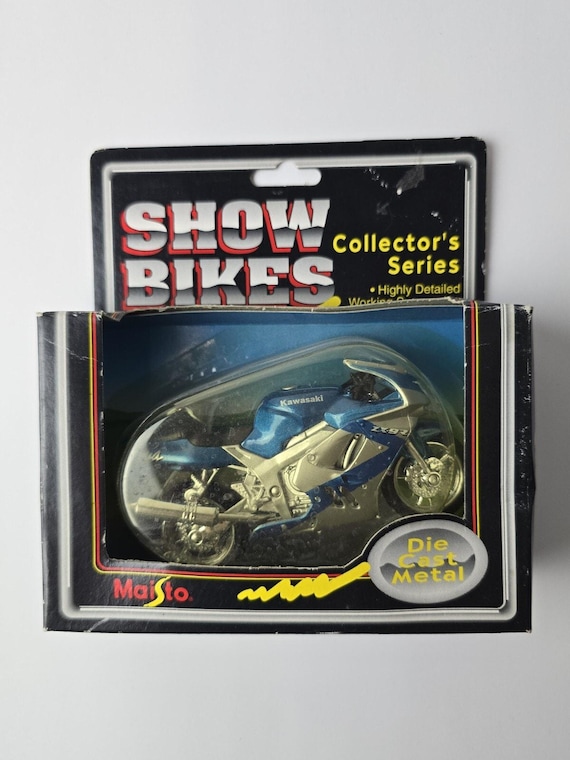 Maisto 1:24 ダイキャストモデル シルバー 2009 Nissan GT-R R35 Silver 1/24 Diecast Model Car by Maisto