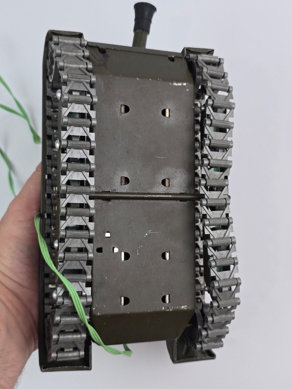 TANK NWOBHM CDBOX レアアイテム Vintage Daisy Matic Tin Litho Army Tank Toy Japan Remote Control