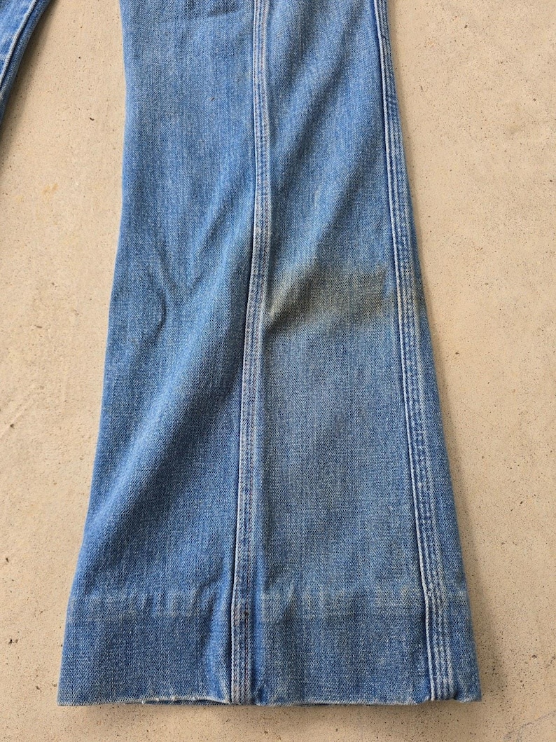 Pantalones vaqueros Wrangler Saddle Back de mezclilla acampanada de los años 70, talla 13/14, cremallera Talon. imagen 6