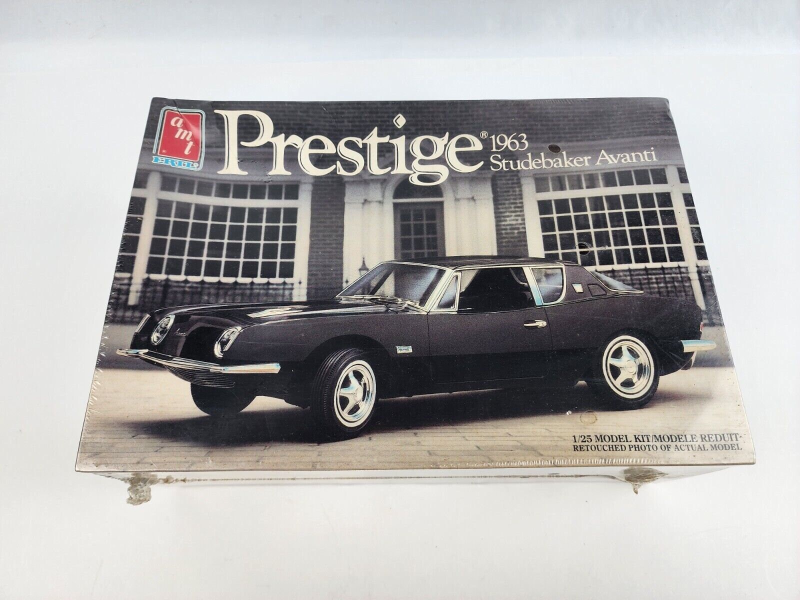 AMT プレステージ 1963 スチュードベーカー アバンティ 1:25 モデル  