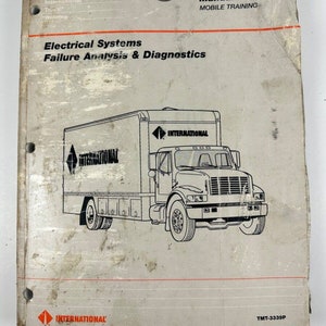 Puede incluir: Una ilustración en blanco y negro de un camión de caja con el texto "INTERNATIONAL" en el lateral. La imagen es de un manual del participante para la formación móvil sobre sistemas eléctricos, análisis de fallos y diagnóstico. El manual se titula "Sistemas eléctricos Análisis de fallos y diagnóstico" y tiene el número de documento "TMT-3339P".