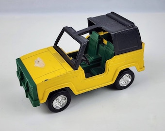 Vintage Tootsie Toy Jeep Ford Bronco Yellow and Green Die cast & Plastic 1:32