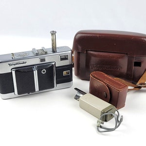 Vintage Voigtlander Vitessa Rangefinder Camera 35mm w/ Leather Case & flash