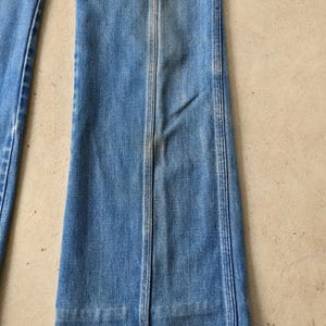 Pantalones vaqueros Wrangler Saddle Back de mezclilla acampanada de los años 70, talla 13/14, cremallera Talon. imagen 3