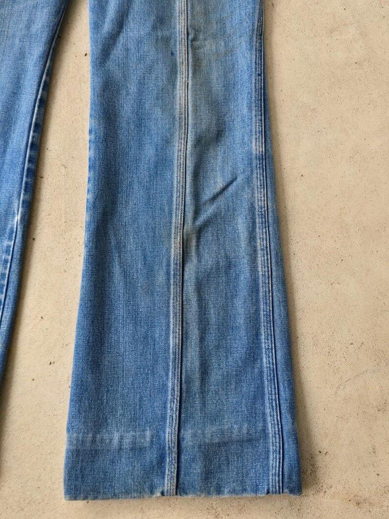 Pantalones vaqueros Wrangler Saddle Back de mezclilla acampanada de los años 70, talla 13/14, cremallera Talon. imagen 3