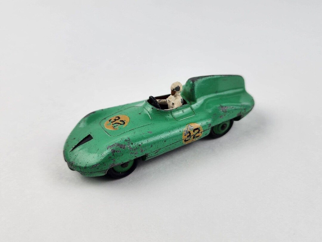 Voiture de course Connaught Le Mans 236 Dinky Toys n° 32 en métal