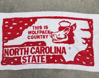 Vintage NC State This is Wolfpack County Rug Wall Banner da appendere 42&quot; x 21&quot;