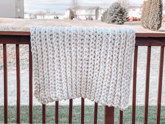 Men's Jumbo Crochet Blanket Pattern (Free & Easy!) 