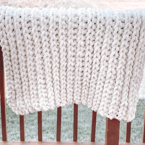 Winter CROCHET PATTERN Jumbo Yarn Knit Stitch Blanket 3 sizes image 5