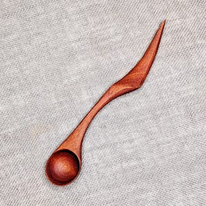 Cuchara pequeña de caoba tallada a mano: hierbas, rituales, caldero rústico de bruja