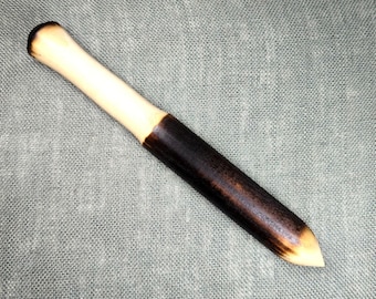手彫りのヴァンパイアの杭 - 焼けた木のコスプレ小道具