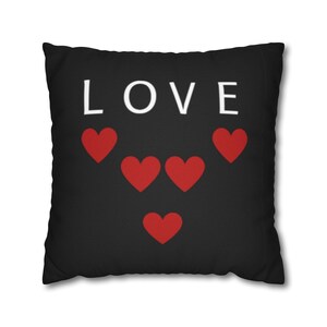 Liebe Kissenbezug | Valentinstag Kissen | Romantisches Kissen | Niedliches Herz Design | Perfekt für Schlafzimmer Dekor | weiche Baumwollmischung | 18x18 Inc