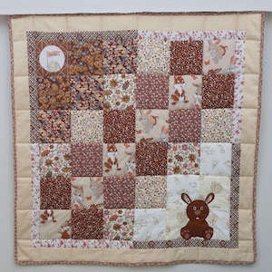 Manta de bebé patchwork en tonos marrón y beige, edredón para cuna, manta de conejo, ropa de cama hecha a mano, regalo para recién nacidos, manta acolchada