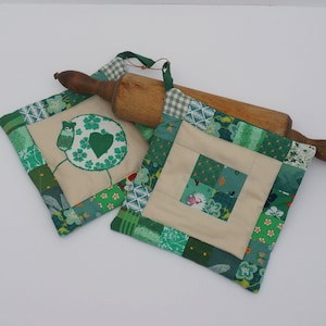 Presine patchwork verdi e beige con applicazione di pecore – Presine in cotone trapuntato fatte a mano