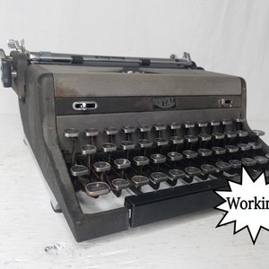 1940s Royal Quiet De Luxe Working  Typewriter - Free Shipping to Lower 48!