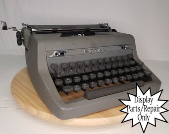 1950s Royal Quiet De Luxe Portable Display/Parts Typewriter & Case - Free Shipping to Lower 48!