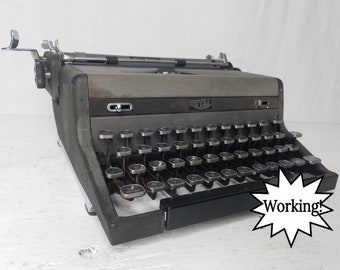1940s Royal Quiet De Luxe Working  Typewriter - Free Shipping to Lower 48!