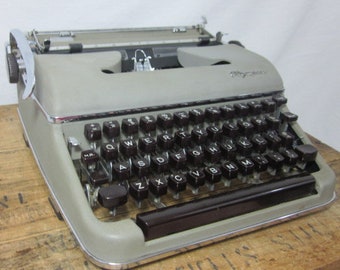 Gray Olympia SM3 1957 Working Mid-Century Typewriter & Case!