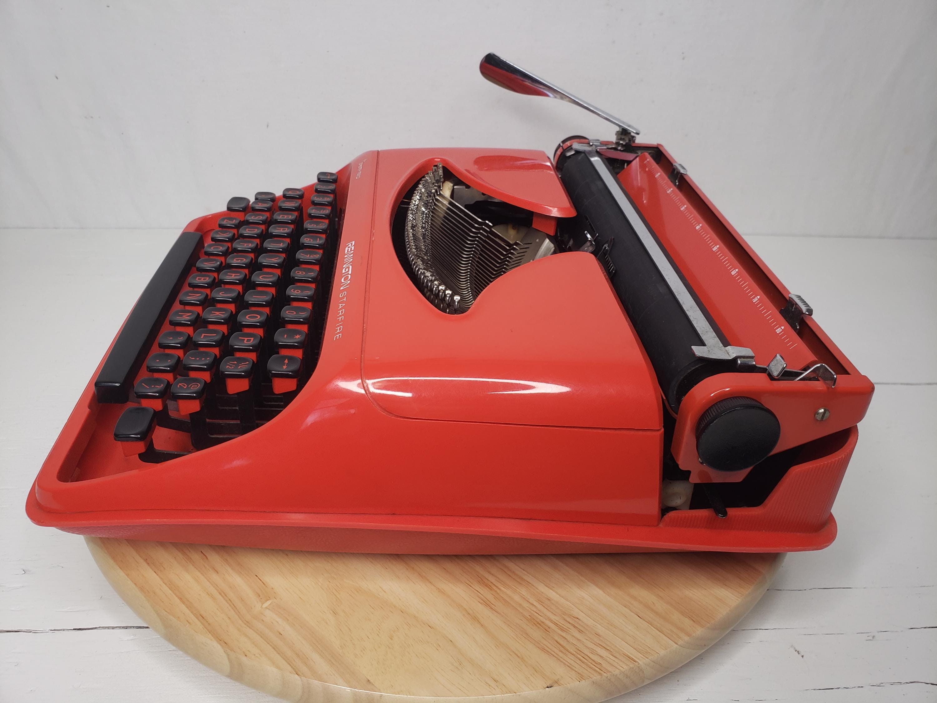 タイプライター　赤　Remington    STARFIRE Amazing Red Remington Starfire Working Typewriter & Case