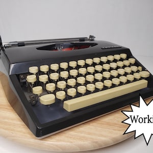 Ultracompact Adler Tippa S German Working Typewriter & Case! Free Shipping to Lower 48!
