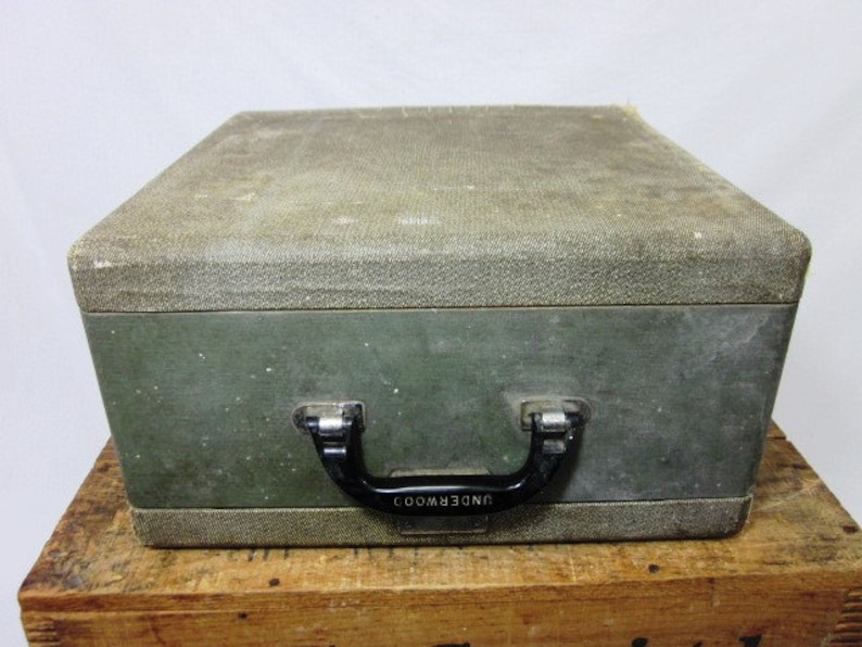Cool 1950s Blue /& Gold Underwood Ace Working Typewriter and Case Free Shipping to Lower 48!