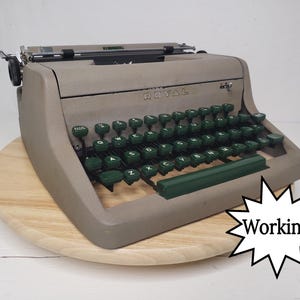 1958 Royal Companion Working Typewriter & Case! Free Shipping to Lower 48!