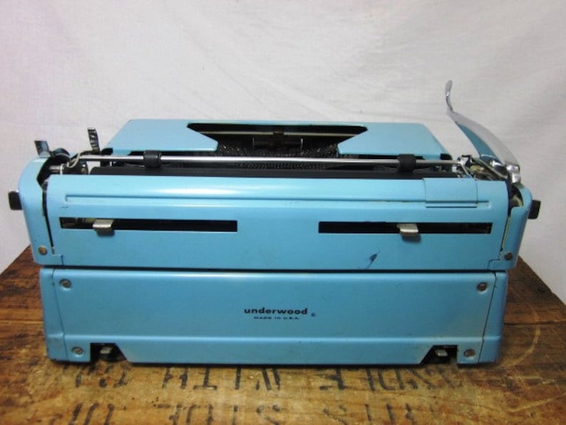Cool 1950s Blue /& Gold Underwood Ace Working Typewriter and Case Free Shipping to Lower 48!