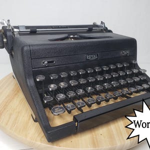 Industrial 1950 Royal Quiet De Luxe Black Working Typewriter & Case! Free Shipping to Lower 48!
