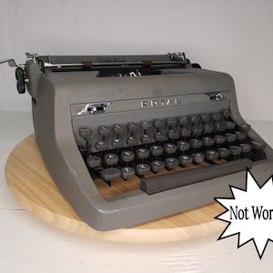 1950s Royal Quiet De Luxe Portable Display/Parts Typewriter & Case - Free Shipping to Lower 48!