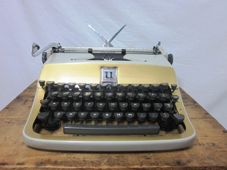 Underwood De Luxe Working Typewriter wUnique Slab Serif Font Incluces Case /& Key Free Shipping to Lower 48!