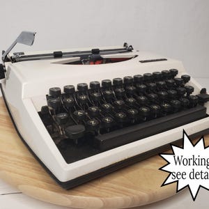 Ultracompact Adler Tippa S German Semi-Working Typewriter & Case - Free Shipping to Lower 48!