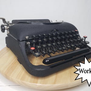 Handsome 1940 Remington Rand &quot;Deluxe Model 5&quot; Portable Typewriter & Case! Free Shipping to Lower 48!