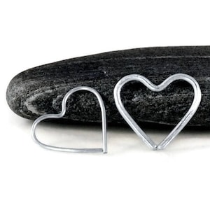 Orecchino a cerchio a cuore aperto da 12 mm. Daith Heart Hoop. Cerchio senza fine. Trago Cuore d'Argento. Orecchino cartilagineo. Cerchio di trago. Piercing alla torre. Minimalista