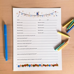 Download digital para impressão de entrevista de aniversário infantil com ilustrações fofas e coloridas