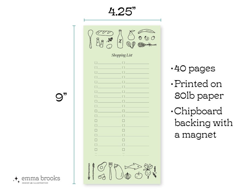 Op de afbeelding: Een groene boodschappenlijst-notitieboekje met een kartonnen rug en een magneet. Het notitieboekje heeft 40 pagina's en is gedrukt op 80 lb papier. Het notitieboekje is 23 cm hoog en 11 cm breed. Het notitieboekje heeft een verscheidenheid aan illustraties van voedingsmiddelen op de voor- en achterkant.