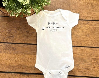 Personalized birth month onesie / Pregnancy announcement / Onesie / Shower gift / Future baby / Customizable gift