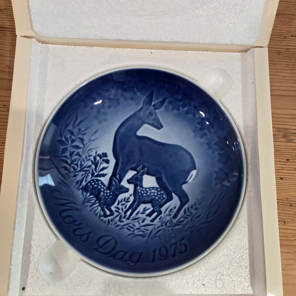 Bing & Grondahl 1975 Mothers Mother's Day Plate Mors Dag Deer with Does Denmark  6 inch Plate Platten No Certificate but has original box