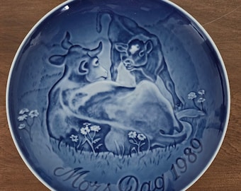 Bing & Grondahl 1989 Mothers Mother's Day Plate Mors Dag Denmark.  6 inch Plate   Original box and COA   Mother Cow and Calf