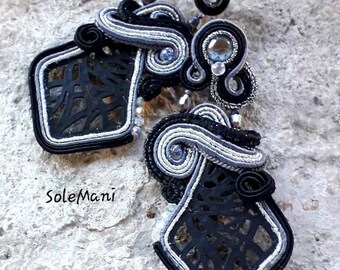 Soutache pendant earrings with central metal element and Austrian crystal light points