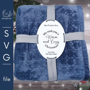 Wij wensen je een warme en gezellige kerst ovale deken cadeaukaartje SVG met 2 en 4 lintgaten – digitaal laser-svg-snijbestand – lasergetest