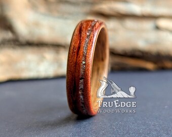 Voorgevormde bubinga bekleed met walnoot met offset zwart parelmoer inlegwerk Handgemaakte ring van gebogen hout