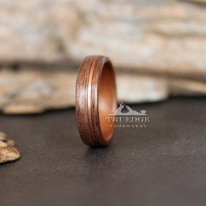 Nussbaum gesäumt mit Black Cherry und versetztem Kupfer Inlay Handgefertigter Bentwood Ring