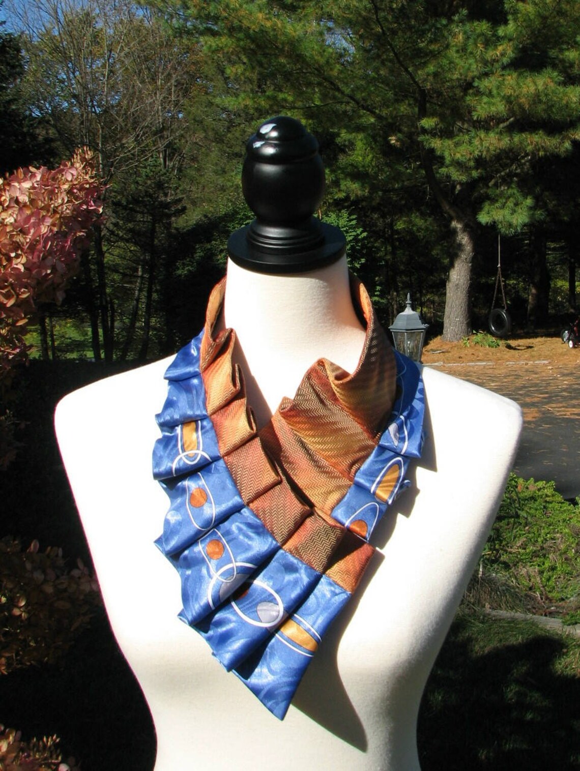 necktie collar
