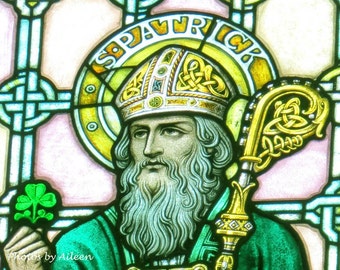 St. Patrick's Day Stained Glass Card: Shamrock Greeting