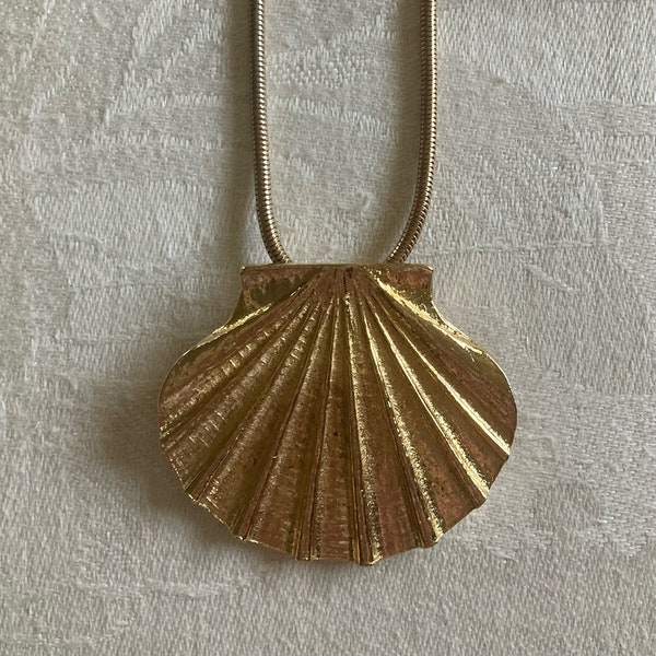 Mimi di N / Niscemi Gold Shell Pendant Necklace