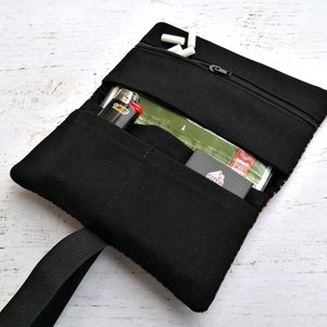 Tabaktasche bedruckt Blätter oliv braun mit Gummiband rumpelstein Bild 5