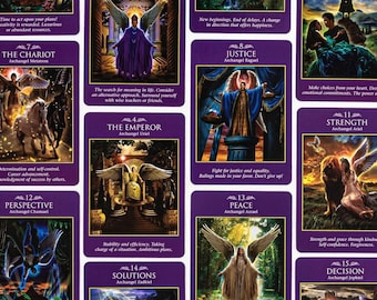 Op de afbeelding: Een paars en gouden tarotkaartendeck met illustraties van engelen en tekst die elke kaart beschrijft. De kaarten zijn gerangschikt in een raster met het kaartnummer en de naam bovenaan elke kaart. De kaarten maken deel uit van een groter set van 78 kaarten.
