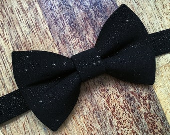 Black glitter bow tie for men, adjustable neck size, pretied, luxurious glittering bow tie for special occasions, optional pocket square