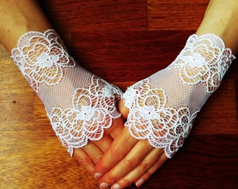 White lace fingerless gloves, bridal wedding gloves, lace hand warmers, Victorian, goth accessories, steampunk, cosplay gloves, dainty lace