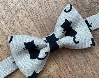 Linen bow tie with black cats, beige bow tie with cat print, easy clip, pretied, cute bow tie